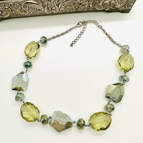 Gorgeous Green Crystal Statement Necklace - Picture 7 of 12